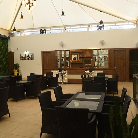 Hotel Riverside Meadows Vidisha Exterior foto