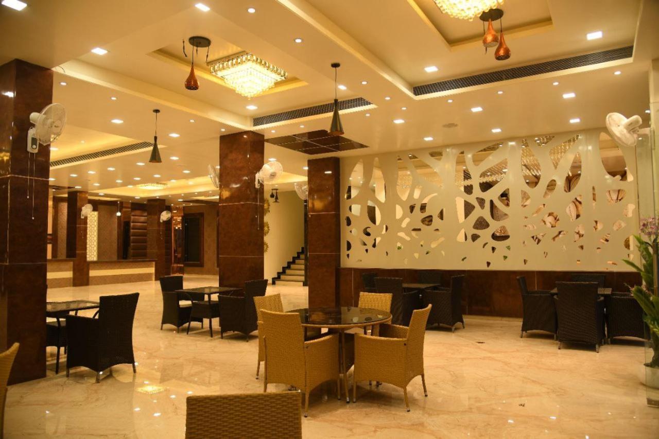 Hotel Riverside Meadows Vidisha Exterior foto