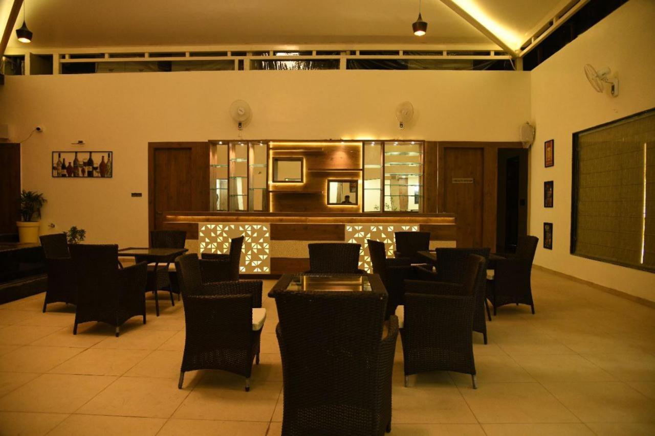Hotel Riverside Meadows Vidisha Exterior foto